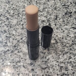 Sculpting Touch Creamy Stick Contour